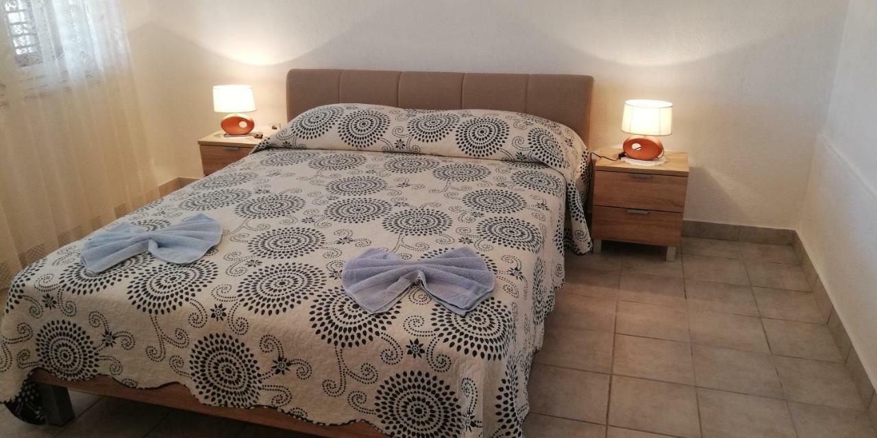 Apartments&Rooms Miro Sea View - Near Beach Sumartin Exterior foto
